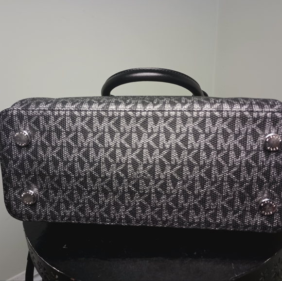 Michael Kors Sienna Medium Two-Tone GraphicLogo Messenger Bag - Picture 5 of 8